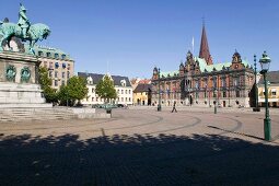 Stortorget, Malmös größter Markt mit Statue des Königs Karl Gustav  X.