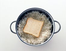 Toast with rice in pot