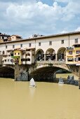 Ponte Vecchio in Florenz, Brücke über Arno, Sonne, Wolken