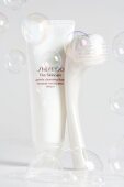 Duschgel "The Skincare", Gesichtsbürste von Shiseido, Seifenblasen