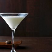 Gin Alexander: gin with cream and nutmeg in a Martini glass