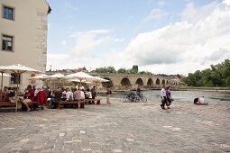 Regensburg, Historische Wurstküche, Donau, Steinerne Brücke