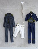 Öko-Denim: Designeranzug, Shorts in Weiß, Jeansanzug, mit Moos verziert