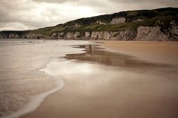 Irland: Antrim-Küste, Strand, Meer, herbstlich, Aufmacher