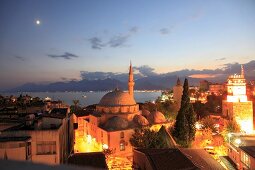 Antalya: Meer,Tekeli-Mehmet- Pasa-Moschee, abends