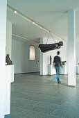 Ostseeküste-Galerie der Klassischen Moderne, schwebende Skulptur