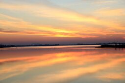 Ostseeküste: Blick aufs Meer, Sonnenuntergang, malerisch.