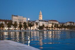 Kroatien: Split, Promenade Riva, abends, Vollmond