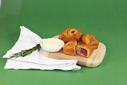 Mini cakes with goat cheese and grapes on wooden tray