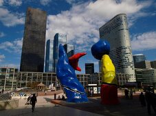 Paris: La Défense, Bürotürme, Himmel blau