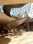 Paris: Louvre, Museum, Eingang Wendeltreppe