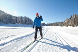 Man wearing skiwear skiing in snow, Leutaschtal, Tirol, Austria