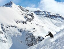 Rocky Mountains, Colorado, Snowboarder auf der Piste