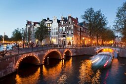 Amsterdam, Keizersgracht Ecke Leidsegracht, Brücke, blaue Stunde