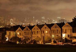 Alamo Square Postcard Row and San Francisco skyline, San Francisco, California, USA