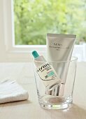 Kosmetikprodukte, Cremes, Peeling Maske, Tuben, Faltenglättung, Glas