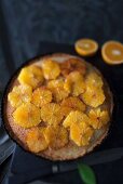 Mandeltarte mit karamelisierten Orangen