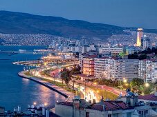 Türkei, Türkische Ägäis, Izmir, Asansoer, Stadtblick, blaue Stunde