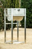 Stainless steel barbecue with lid cover