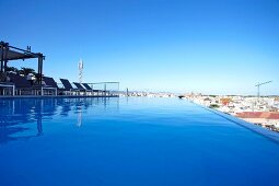 Barcelona, Blick auf Stadt, Infinity Pool, Grand Hotel Central