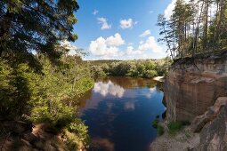 Lettland, Erglu Klintis, Adlerfelsen am Gauja Fluss bei Cesis