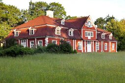 Orellen, Lettland, Herrenhaus im Barockstil, aussen