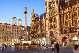 Deutschland, München, Marienplatz mit dem Rathaus