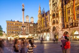 Deutschland, München, Marienplatz mit dem Rathaus