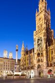 Deutschland, München, Marienplatz mit dem Rathaus