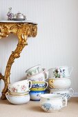 Porcelain cups next to a rococo wall table