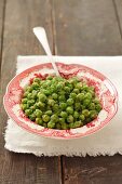 Peas with butter, dill and breadcrumbs