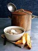 Pilzsuppe mit Creme fraiche