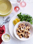 Calamaretti fritti (fried squid with a garlic dip)