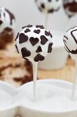 Cake Pop mit Schokoladenherzen