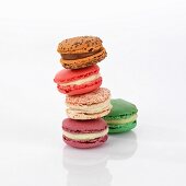 Verschiedene Macarons, gestapelt