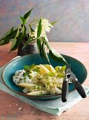 White asparagus with elderflowers and herb cream cheese