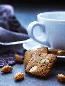 Lebkuchen mit Mandeln und Pistazien