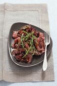 Roastbeef-Carpaccio mit getrockneten Tomaten und Cranberrydressing