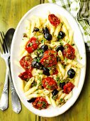 Penne pomodoro e olive (penne with grilled tomatoes and olives)