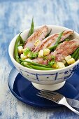 Duck fillet with green beans and mango