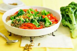 Broccoli gratin with pepper and unripe spelt grains