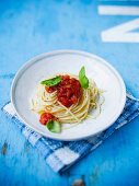 Spaghetti with tomato sauce and basil