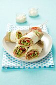 Wraps mit Salami und Gemüse