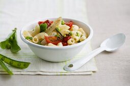 Pasta salad with asparagus, tomatoes and peas