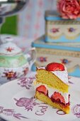 Ein Stück Victoria Sponge Cake zur Jubiläumsfeier (England)