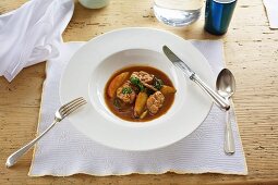 Veal sweetbreads with coriander and apples