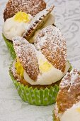 Fairy cakes decorated with vanilla cream and icing sugar