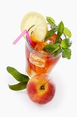 Iced tea with peach, lemon and mint