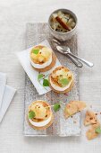 Goat's cheese with crackers and pear chutney