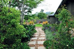 Garden path made of gravel & stone flags